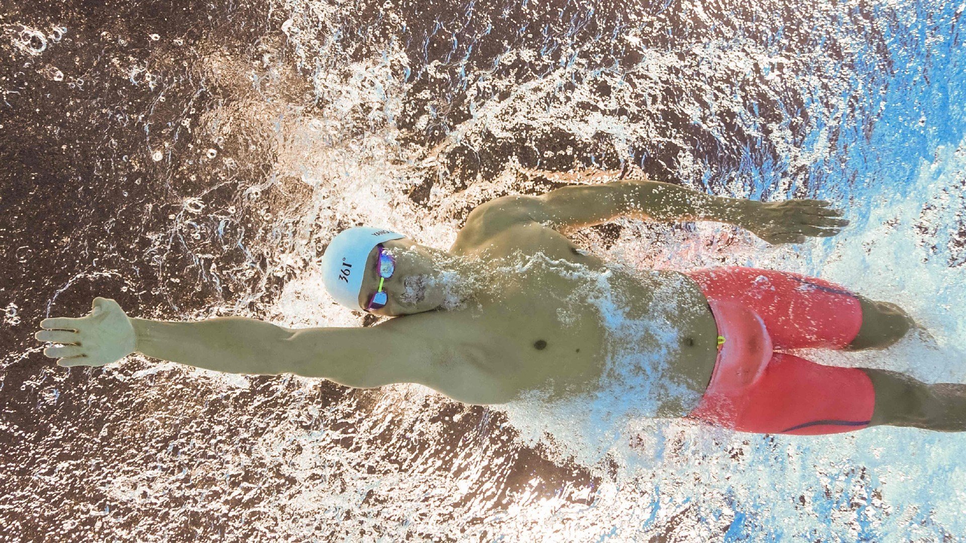 伊利亚·哈伦稳步晋级蝶泳决赛