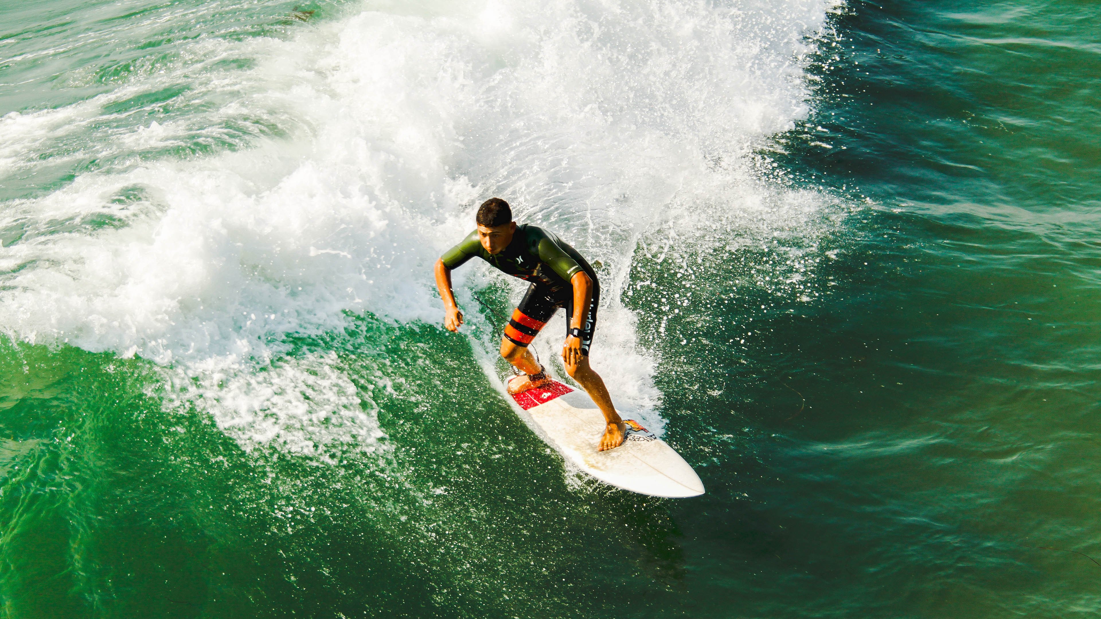 爱游戏app-团队配合合理，进攻布局有序，团队配合和管理方式有哪些